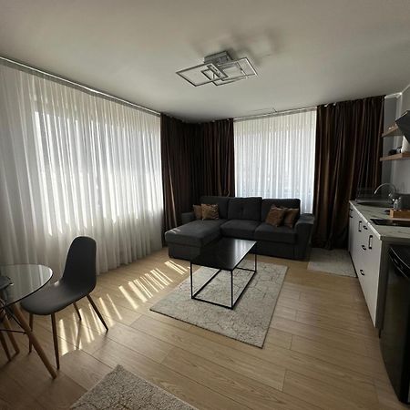 Em02- Apartament 2 Camere Luxury Targu Jiu Bagian luar foto