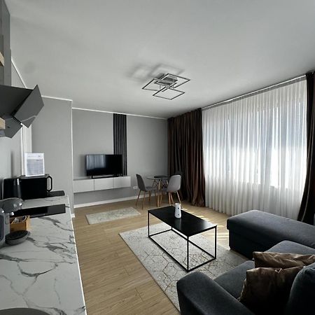 Em02- Apartament 2 Camere Luxury Targu Jiu Bagian luar foto