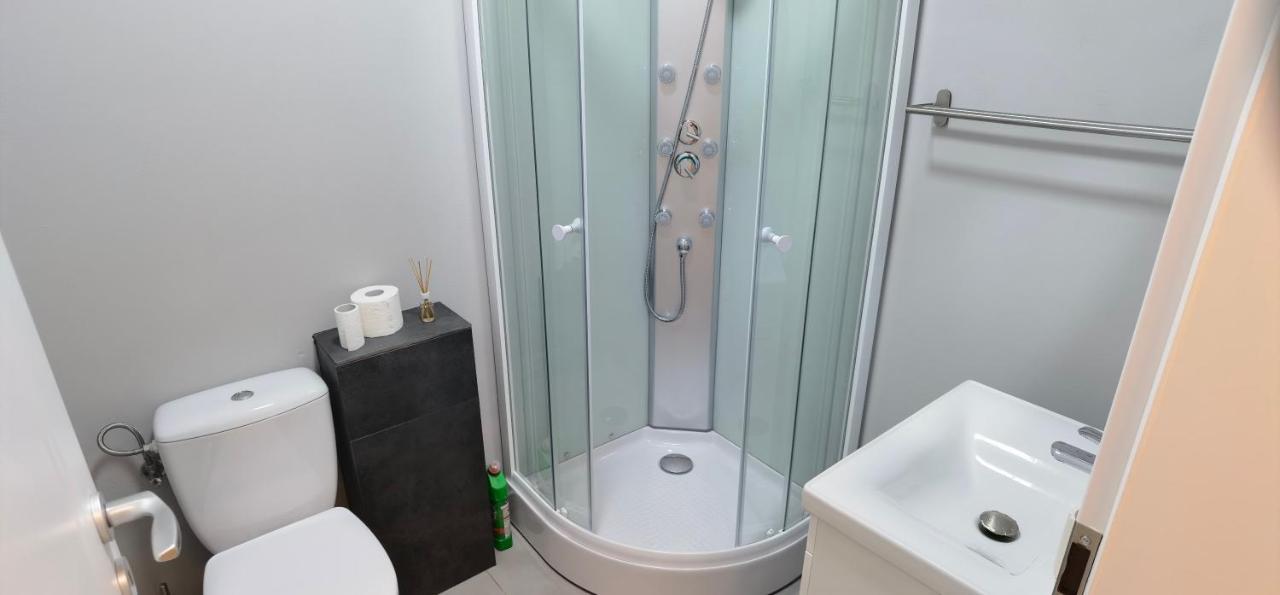 Em02- Apartament 2 Camere Luxury Targu Jiu Bagian luar foto