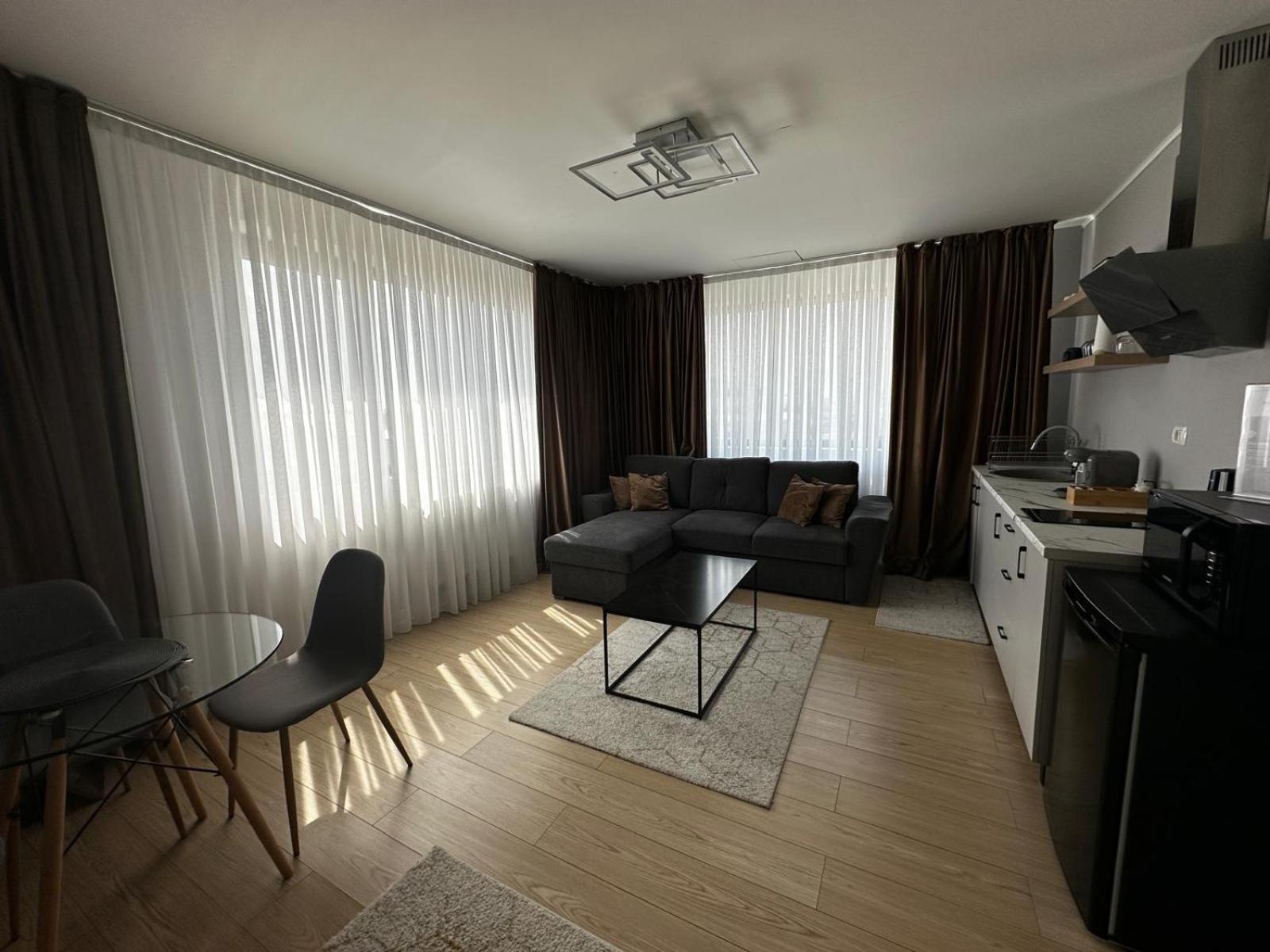 Em02- Apartament 2 Camere Luxury Targu Jiu Bagian luar foto